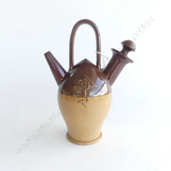 OLD SARUM KETTLE by DOULTON  LAMBETH FFOR WATSON & CO REG.9050, H.240mm