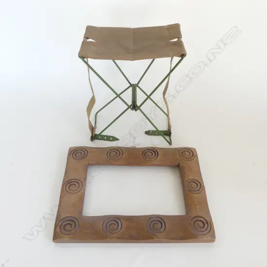 VINTAGE WOODEN FRAME 290x390mm + FOLDING CAMPAIGN STOOL H.340mm
