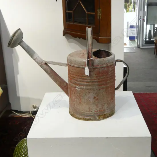 RUSTIC RED METAL WATERING CAN H.410mm