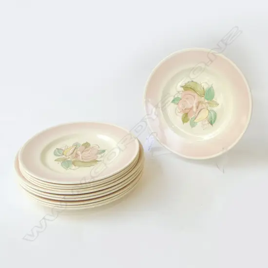 11 SUSIE COOPER PINK PATRICIA ROSE PLATES, 6 DINNER & 5 LUNCH 