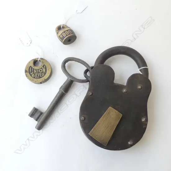 A LARGE PADLOCK & KEY H.230mm WITH 2 SMALLER BRASS LOCKS 