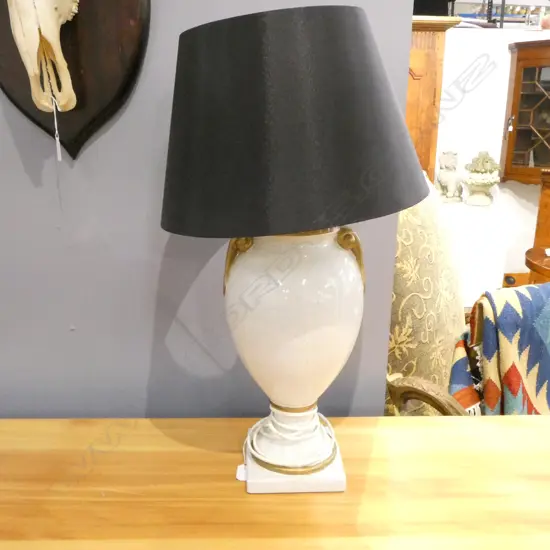 WHITE CHINA CRACKLE GLAZE URN TABLE LAMP WITH SHADE H520MM