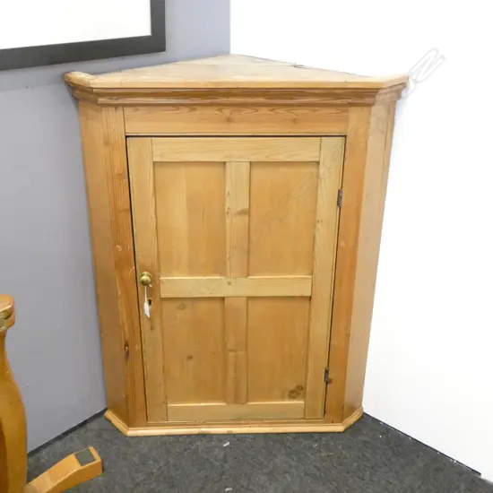 PINE CORNER CABINET 530x530x950mm