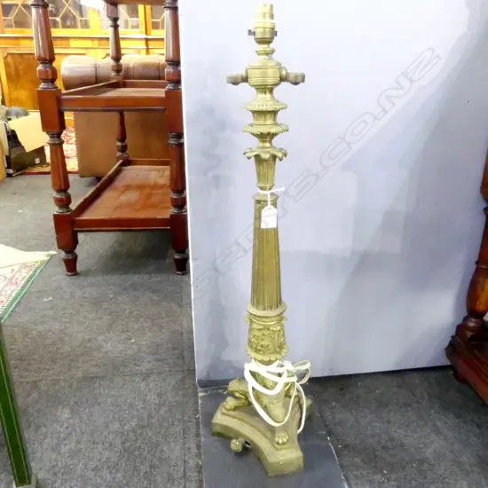 HEAVY GOLD METAL ANTIQUE TABLE LAMP H.745mm req. rewiring