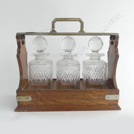 OAK TANTALUS (CHIPS TO ALL 3 BOTTLES) 360x140x300mm