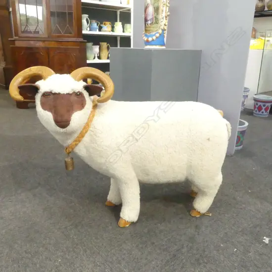 HORNED SHEEP 900x300x700mm