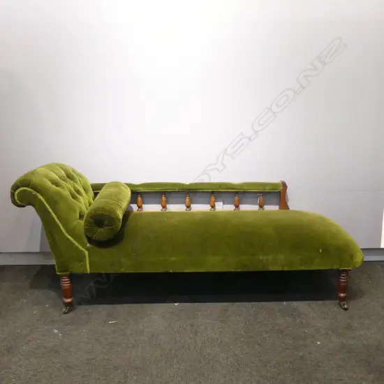 EARLY 20thC CHAISE LOUNGE IN GREEN VELVET L.1800mm
