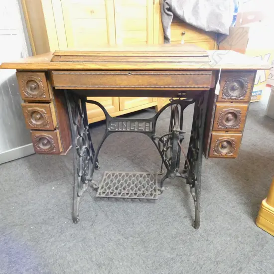 OAK SINGER TREADLE SEWING MACHINE 920x460x780mm