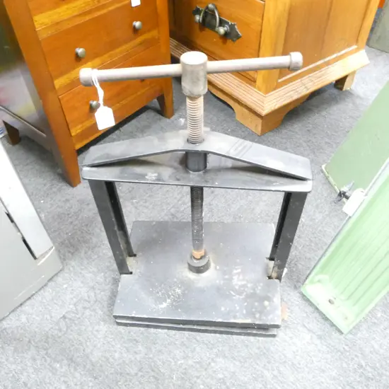 LARGE HEAVY METAL PRESS H.570mm