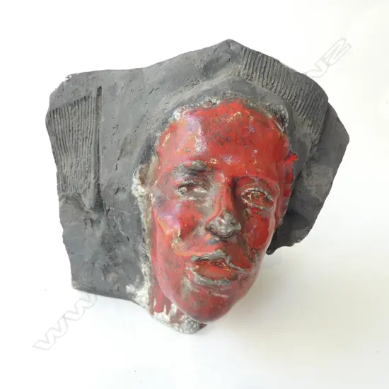 STUDIO POTTERY SCULPTURE w. RED GLAZED FACE 270x180x215mm