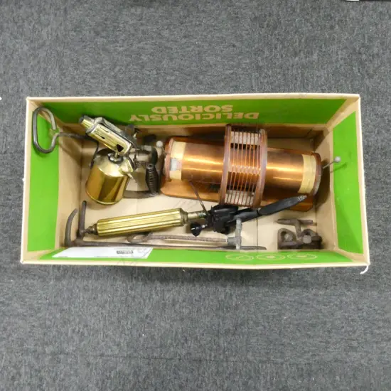 3 METAL ANIMAL BRANDING TOOLS, 2 BURNERS, COPPER ELECTRICITY COIL MODEL