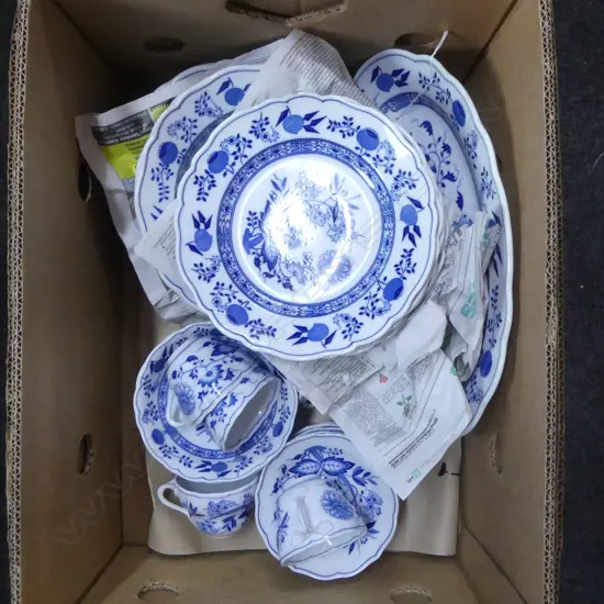 HUTSCHENREUTHER BLUE ONION CHINA