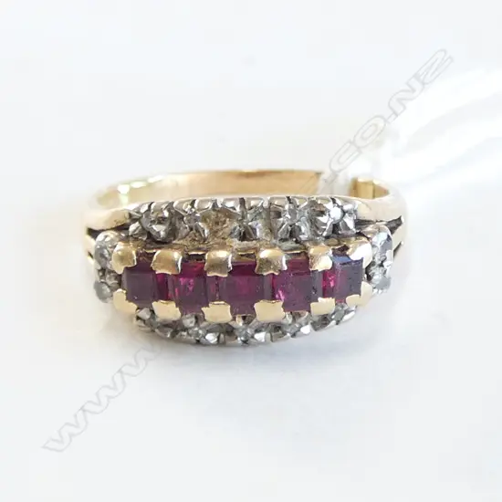 18CT DIAMOND & RUBY ? RING, 4. 5grms WEAR TO END CLAWS SIZE O