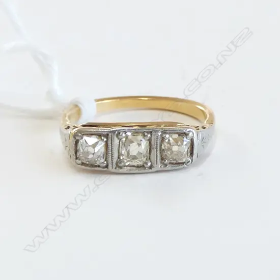18ct GOLD & 3 DIAMOND ART DECO RING, 2.9grms old cushion cuts SIZE M