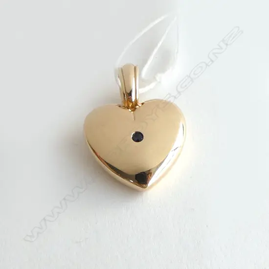 10CT GOLD HEART PENDANT recessed set w single sapphire - pierced back 8gms