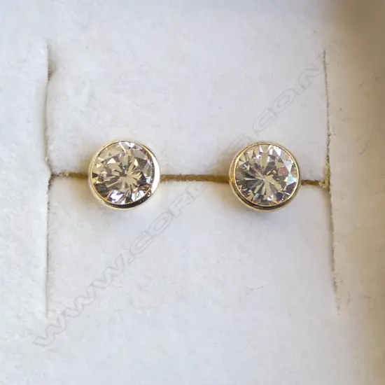  9CT GOLD CZ STUD EARRINGS, 6mm