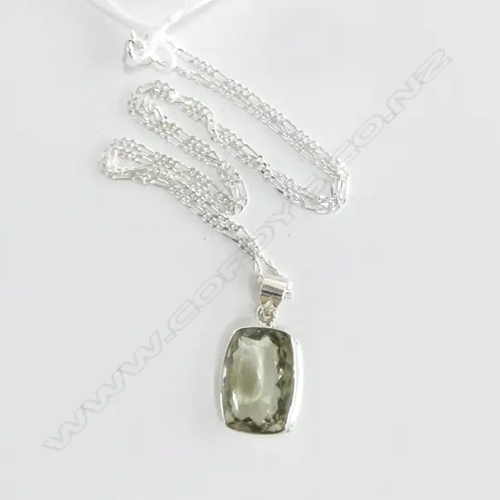 SILVER SET CUSHION CUT GREEN AMETHYST PENDANT on SILVER CHAIN new