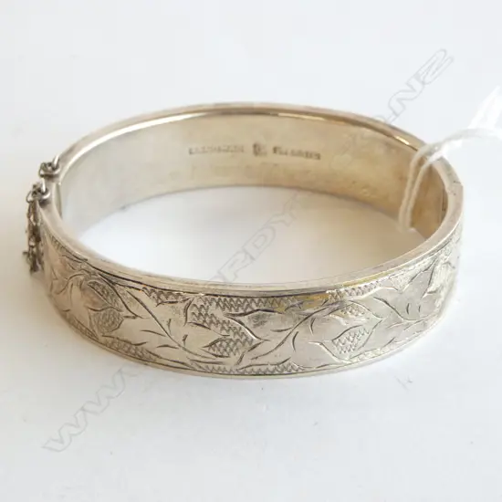 FRED MONEY NZ 'HAMD MADE' SILVER ENGRAVED HINGED BANGLE presentation engraved inside band