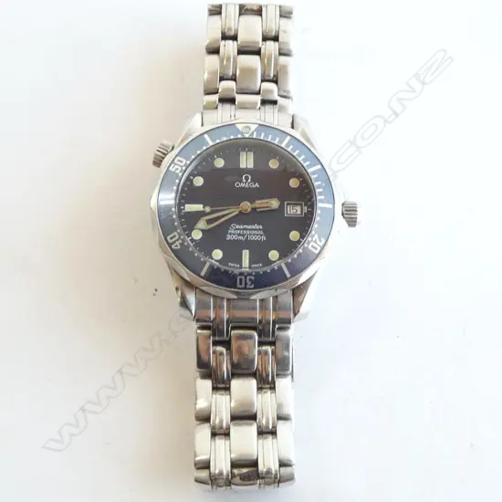 OMEGA Seamaster Professional Diver 300M Steel Mid Size Watch running 36mm case