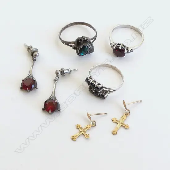 3 STG RINGS + 2 PRS EARRINGS (1 9CT 0.5grms)