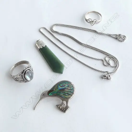 ASST. VINTAGE SILVER JEWELLERY: Paua set kiwi brooch + greenstone pendant + 2 rings & broken chain