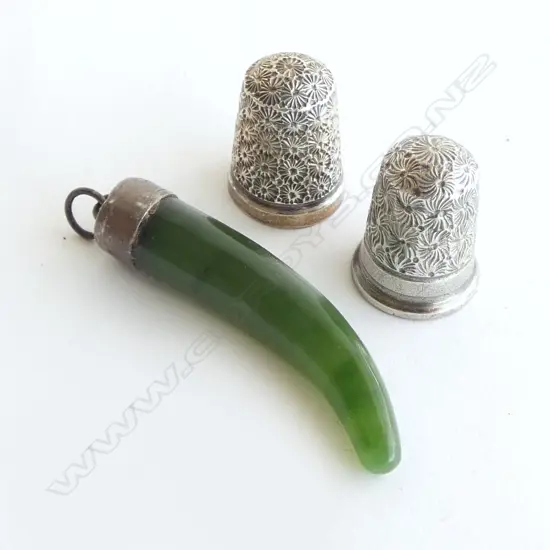 2 CHESTER SILVER THIMBLES + POUNAMU & SILVER tooth form PENDANT