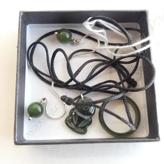 PAIR OF GREENSTONE & STG EARRINGS,  TIKI & GREENSTONE RING (SIZE L 1/2)