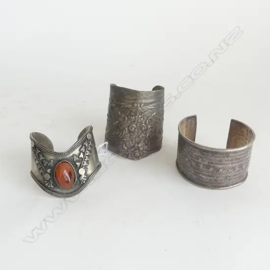 3 VINTAGE ETHNIC SILVER? WIDE BANGLES 1 w agate cabochon