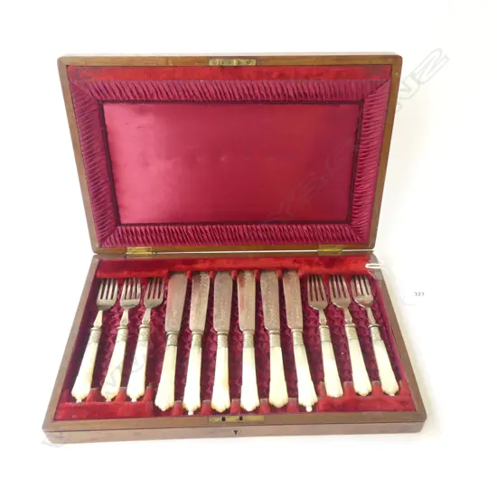 CASED 12 PCE FISH SET, MoP HANDLES W.355mm