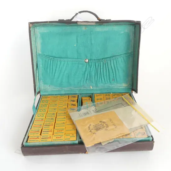 VINTAGE BAKELITE MAH JONG SET, CASED W.350mm