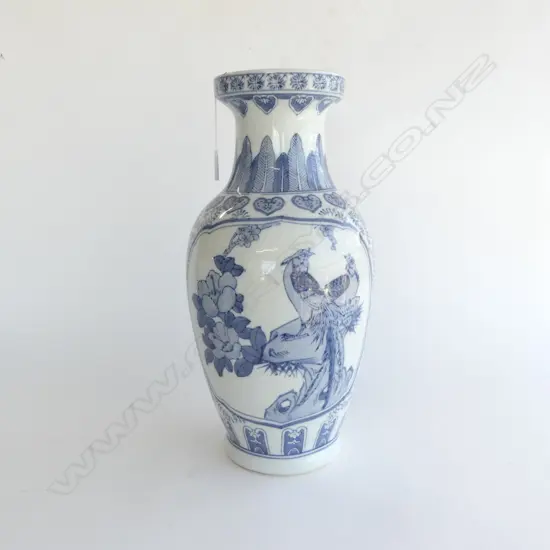 CHINESE B/W VASE H.470mm