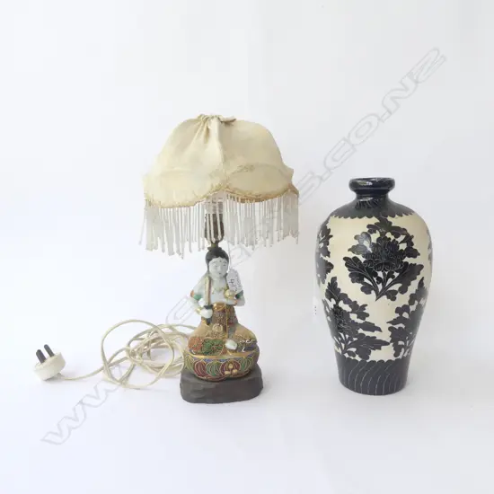 ORIENTAL VASE H280MM & SATSUMA BUDDHA TABLE LAMP H250MM