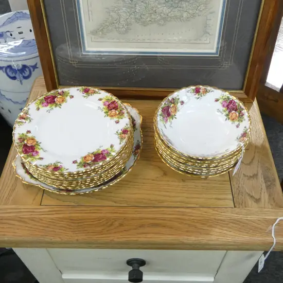 ROYAL ALBERT OLD COUNTRY ROSES; 9 SIDE PLATES 210mm, 8 CEREAL BOWLS, CAKE PLATE