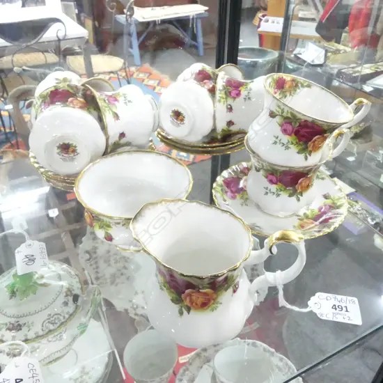 8 SMALL ROYAL ALBERT OLD COUNTRY ROSES C/S + MILK JUG & SUGAR BOWL