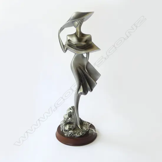 ART DECO STYLE PLASTER SCULPTURE OF LADY WITH HAT, H.350MM