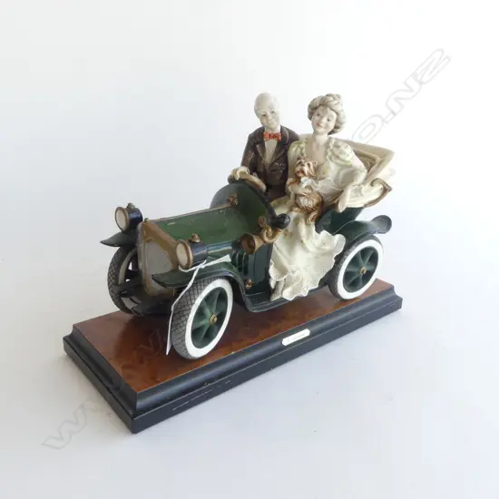 G ARMANI FIGURE GROUP IN VINTAGE CAR L310MM