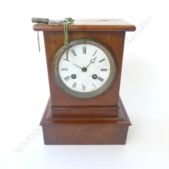 ANTIQUE MAHOGANY CLOCK w. KEY H.235mm FAULTS