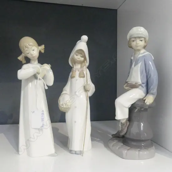 3 LLADRO FIGURES H.230mm