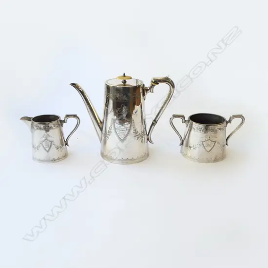 MASONIC PRESENTATION 3PC TEA SET ‘NEWTON MARK LODGE 1914’ EPNS, H.220MM