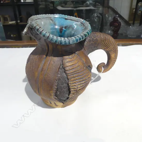 FIONA TUNNICLIFFE ZOOMORPHIC N.Z. POTTERY JUG H.170mm