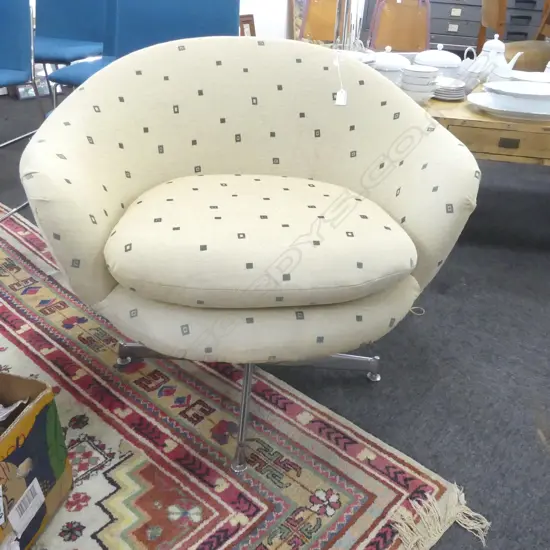 VINTAGE UPHOLSTERED SWIVEL CHAIR