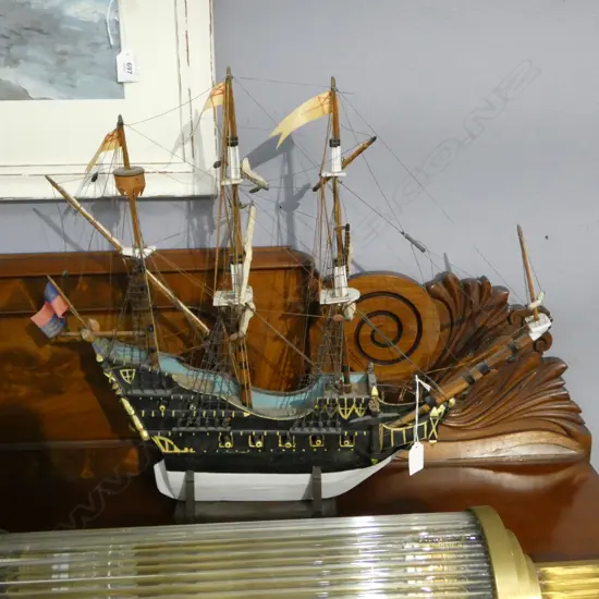 WOODEN SHIPS MODEL OF AN ENGLISH SHIP W.550mm