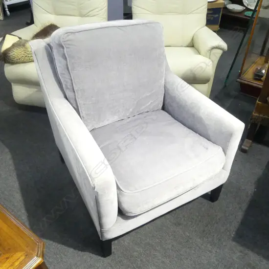 MODERN ARMCHAIR IN GREY VELVET