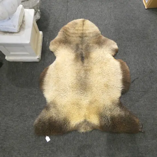 SHEEPSKIN RUG APROX. 1060mm