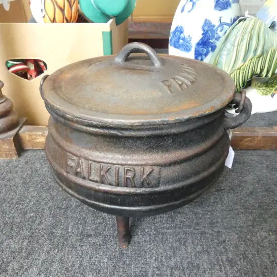 HEAVY CAST IRON 'FALKIRK' CAMP OVEN / COOKING POT H.250mm