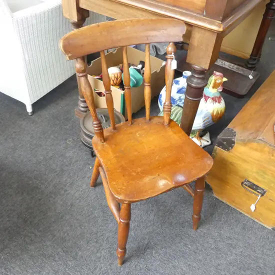ANTIQUE SPINDLE BACK CHAIR