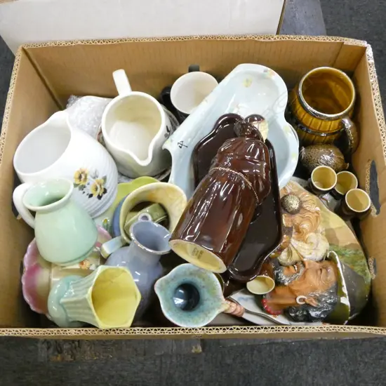 BOX OF MISC CHINA BOSSEN HEADS ETC