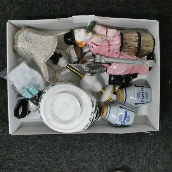 COLLECTABLES, INCLDS; CHARACTER COCKTAIL SET, MARBLE BASED LAMP & CERAMIC SCENT SKULL