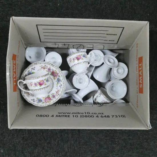 18 GERMAN WHITE CHINA CANDLESTICKS H.85mm + ROYAL GRAFTON 'MALVERN' 3 CUPS, 8 SAUCERS