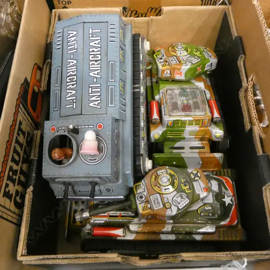 3 TIN TOY TANKS + ANTI AIRCRAFT TOY W.230mm